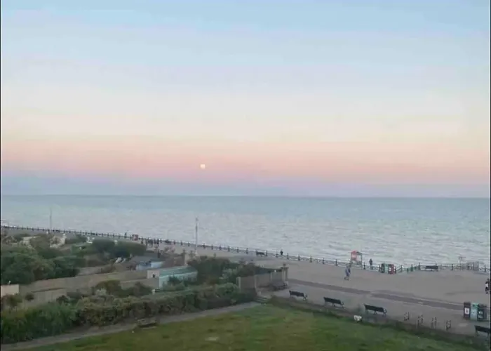 Uninterrupted Sea View Hove Seafront, Home From Home